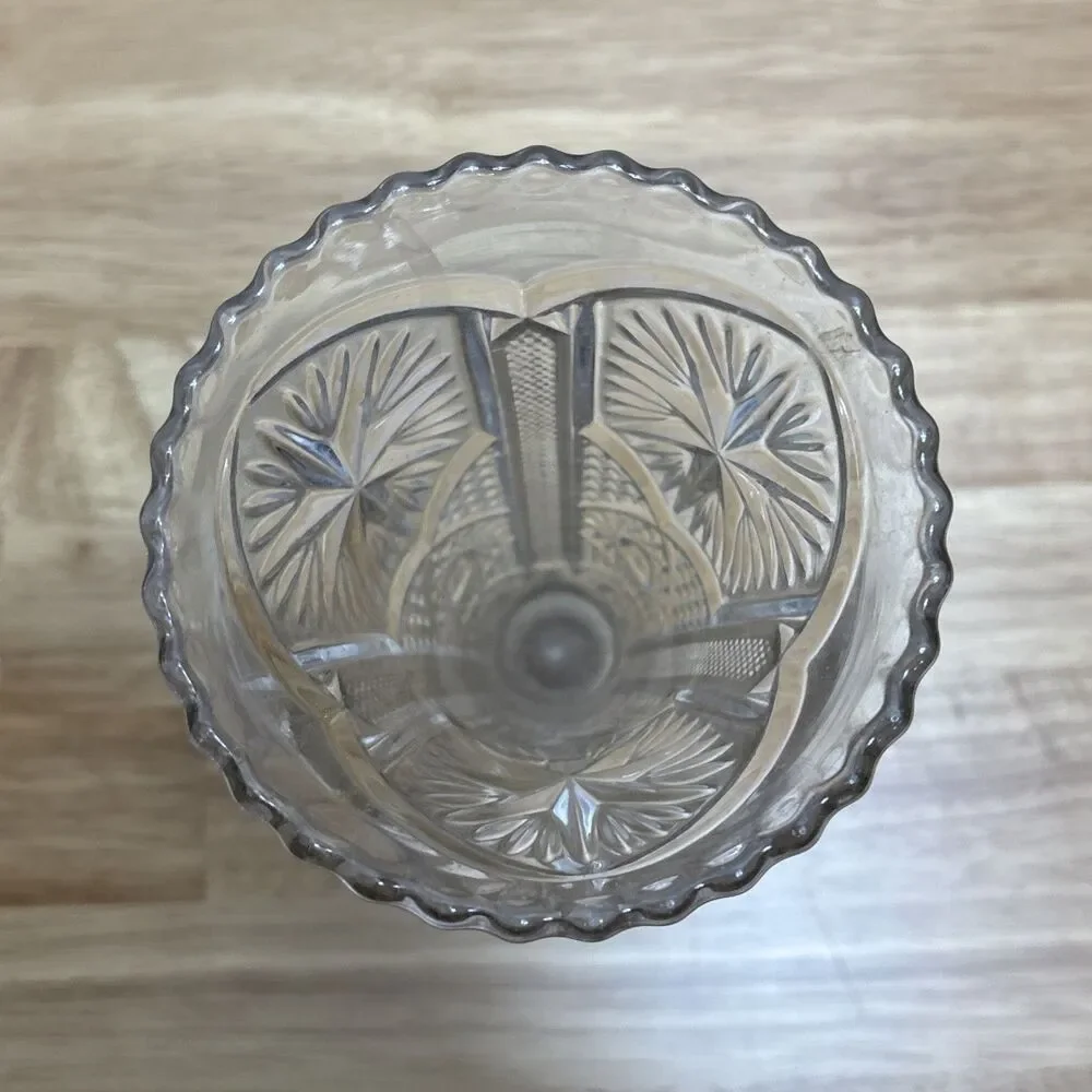 Vintage Clear Cut Glass Diamond Point/Starburst Pattern Scalloped Edge Vase